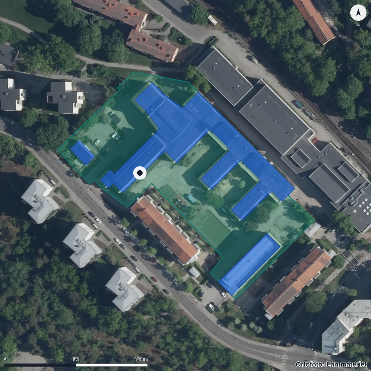 Flygbild över ESS-gymnasiet, ortofoto från Lantmäteriet