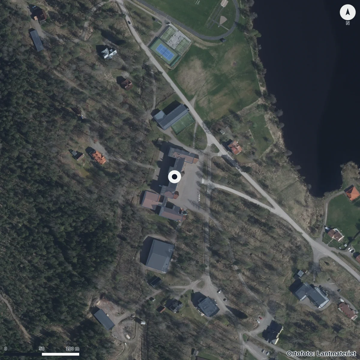 Flygbild över Lundsbergs skola, ortofoto från Lantmäteriet