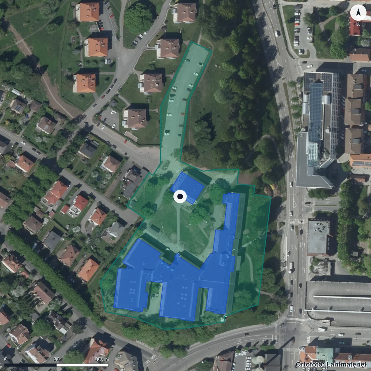Flygbild över Gymnasium Skövde, ortofoto från Lantmäteriet