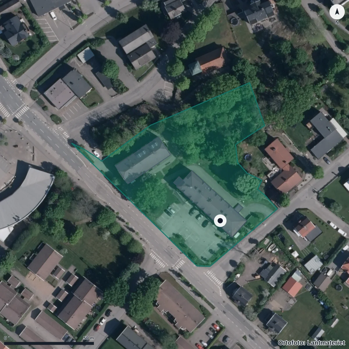 Flygbild över Campus Lidköping, komvux, ortofoto från Lantmäteriet
