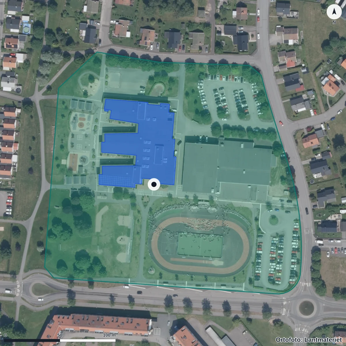 Flygbild över Forsens grundskola, ortofoto från Lantmäteriet