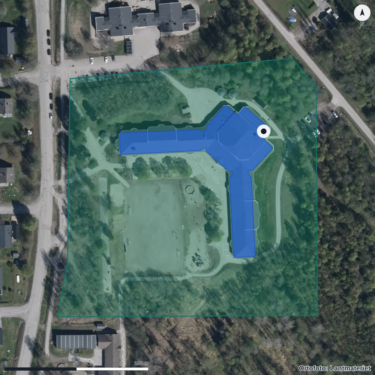 Flygbild över Uslands skola, ortofoto från Lantmäteriet