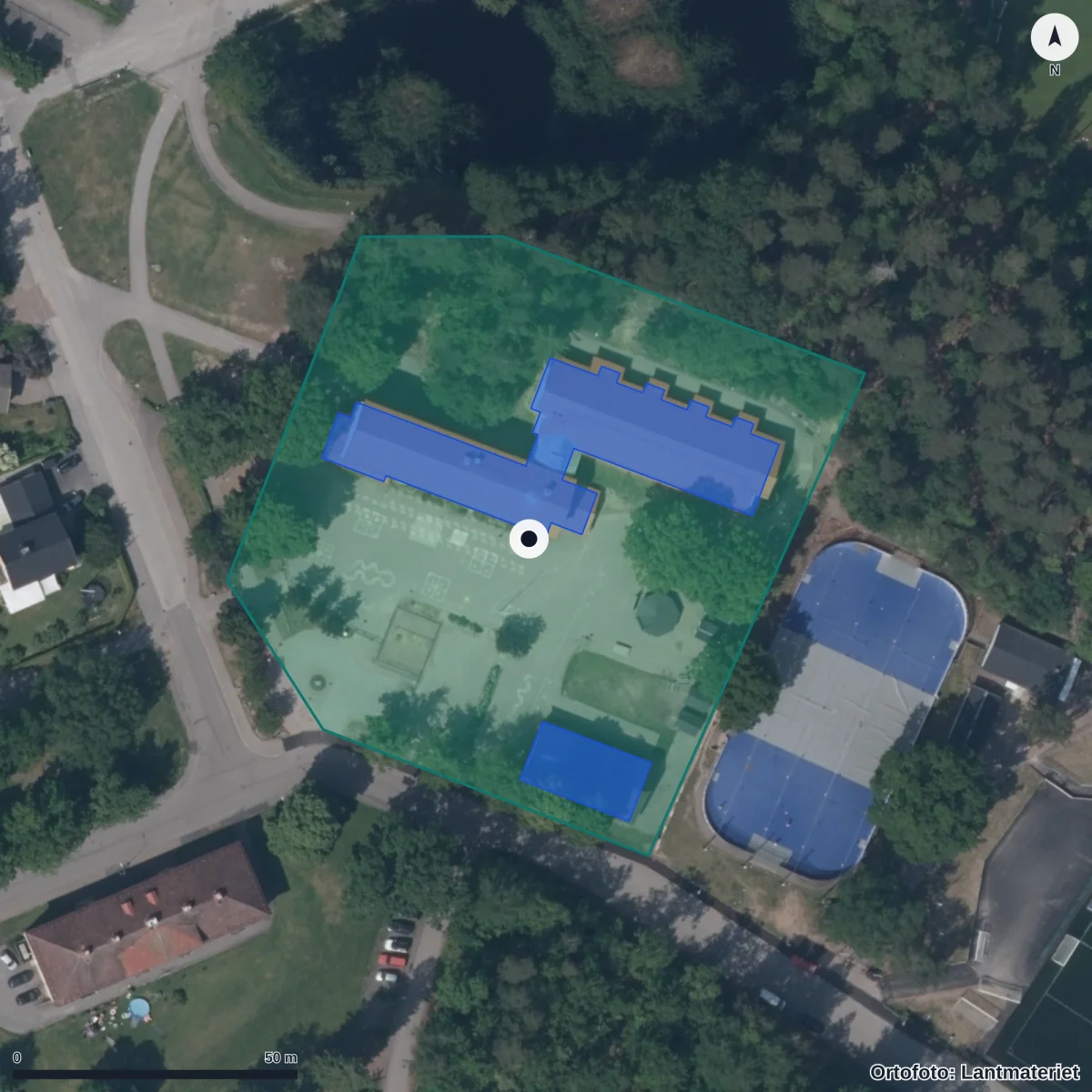 Flygbild över Bergvallaskolan, ortofoto från Lantmäteriet
