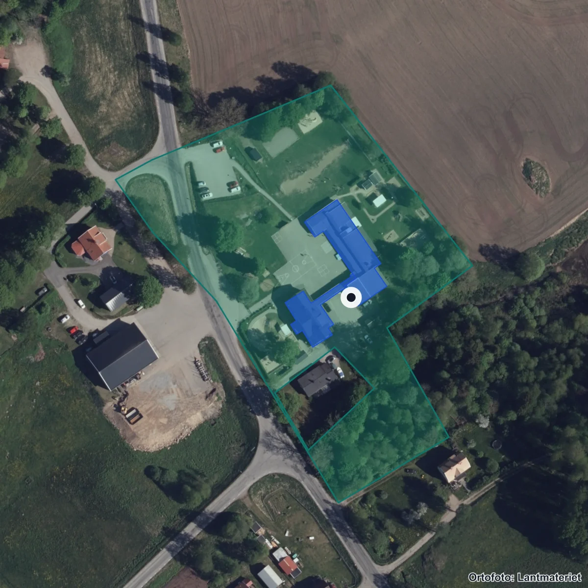Flygbild över Ods skola, ortofoto från Lantmäteriet