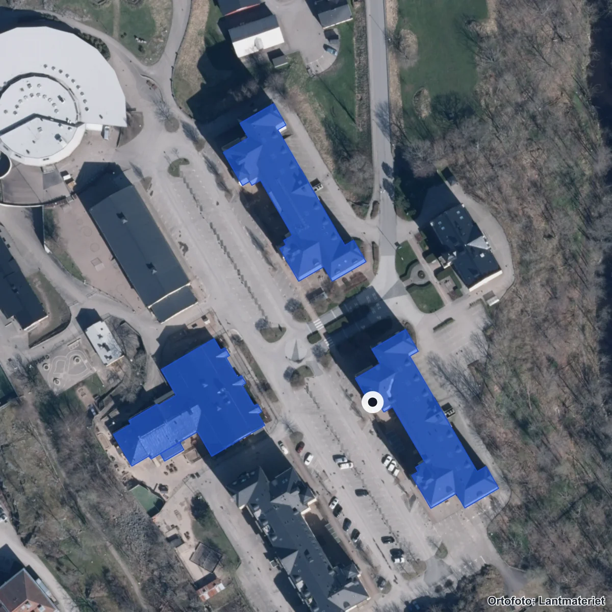 Flygbild över Uddevalla Vuxenutbildning, ortofoto från Lantmäteriet