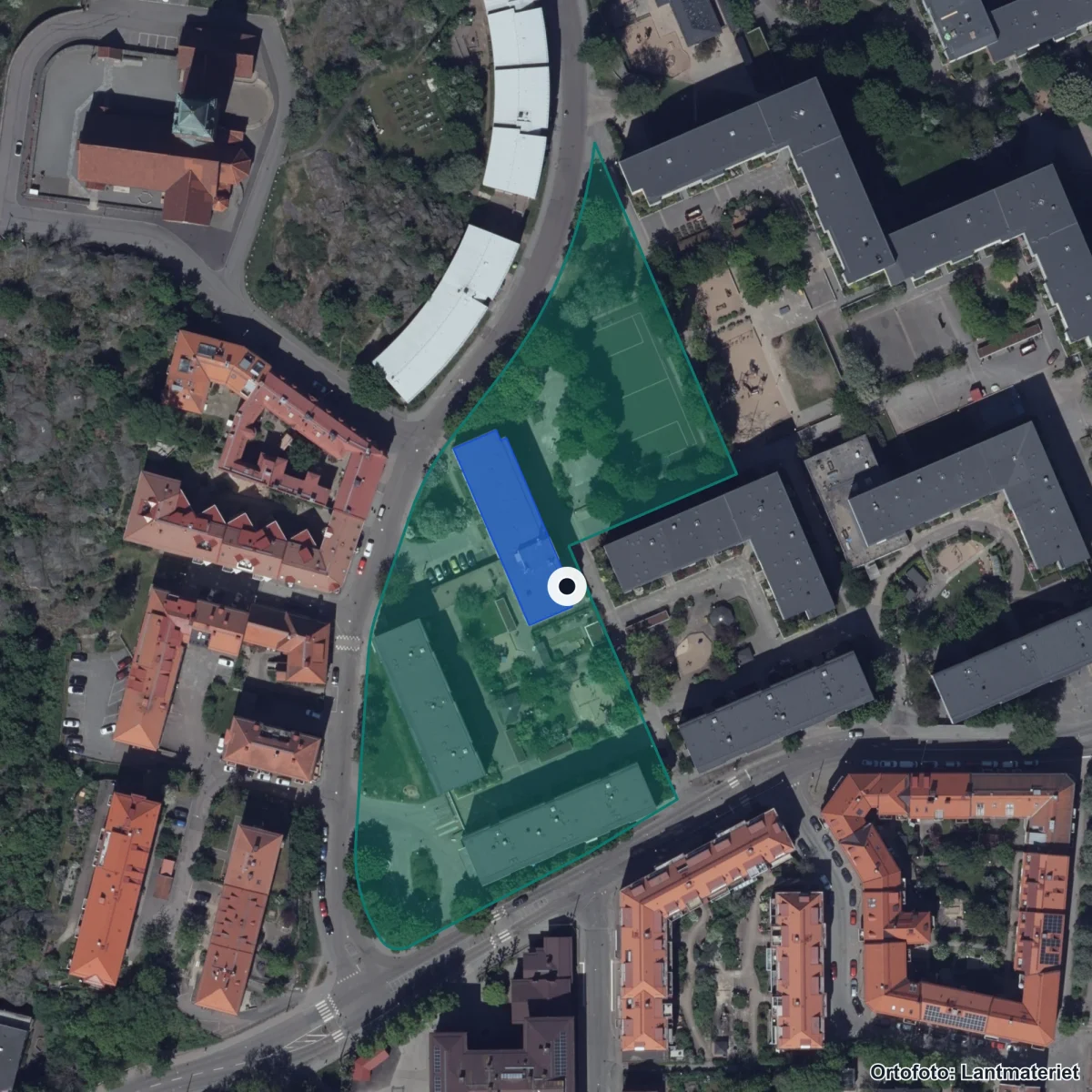 Flygbild över Freinetskolan Bild och Form, ortofoto från Lantmäteriet
