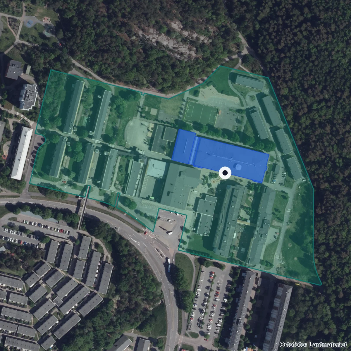 Aerial view of Lövgärdesskolan, orthophoto from Lantmäteriet