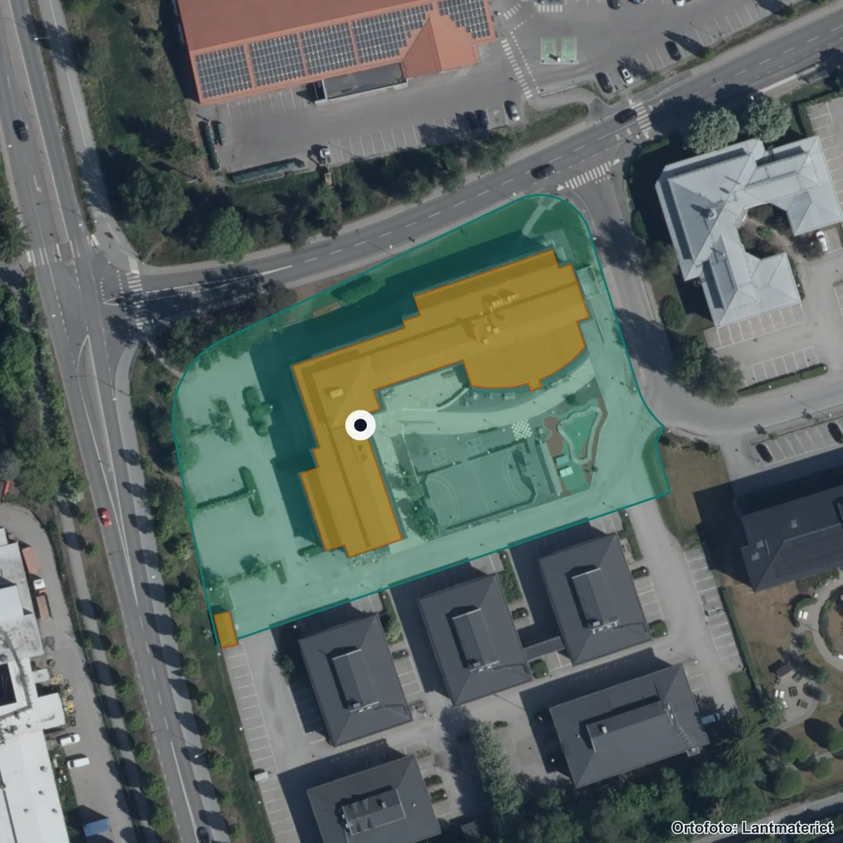 Flygbild över Täby Friskola, ortofoto från Lantmäteriet