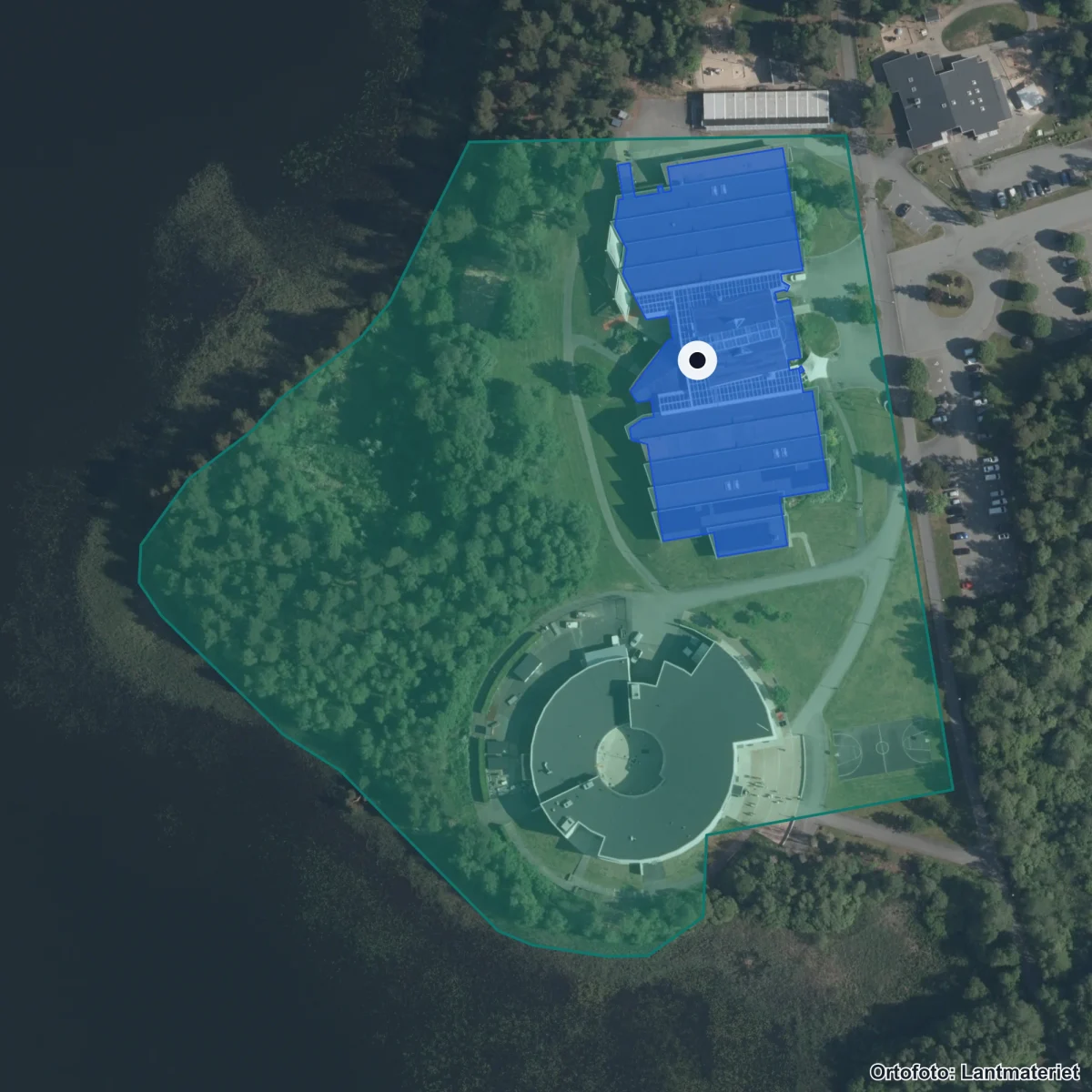 Flygbild över Fenix Gymnasium, ortofoto från Lantmäteriet