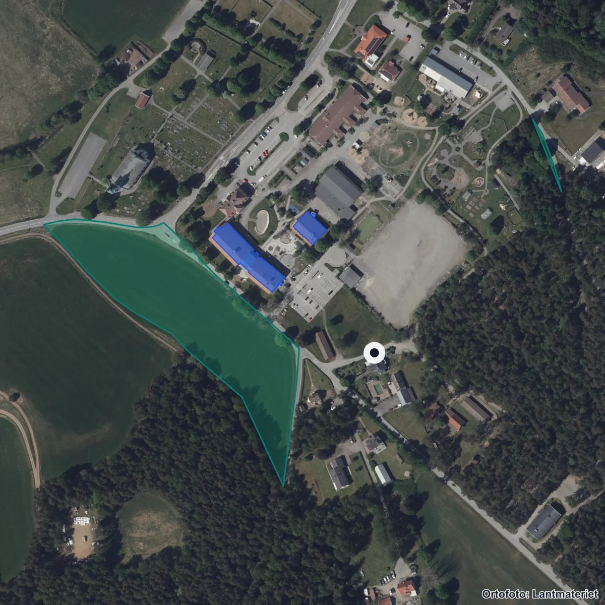 Aerial view of Rävlandaskolan, orthophoto from Lantmäteriet