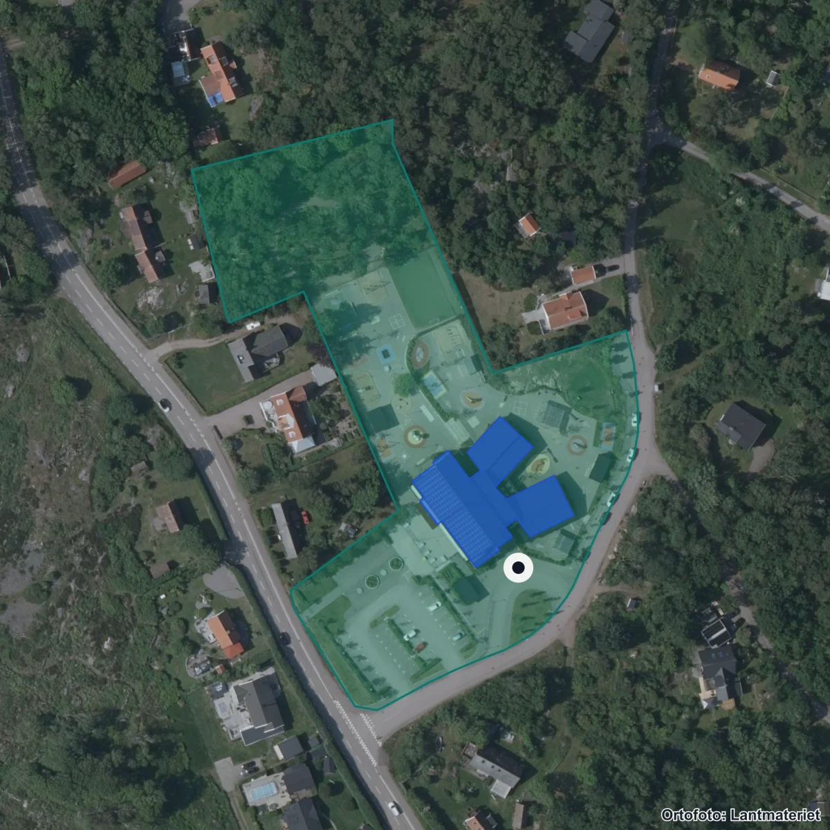Flygbild över Steningeskolan, ortofoto från Lantmäteriet
