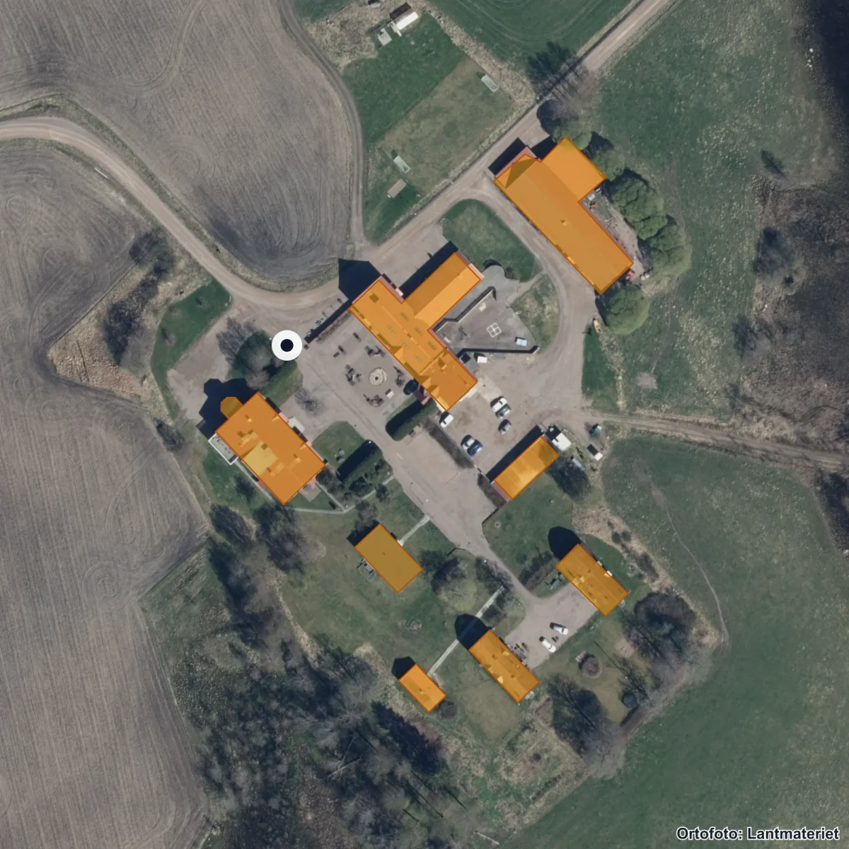 Flygbild över Dormsjöskolan/grundskola, ortofoto från Lantmäteriet