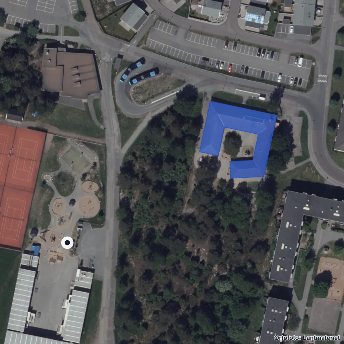 Aerial view of Nya skolan Länsmansgården, orthophoto from Lantmäteriet