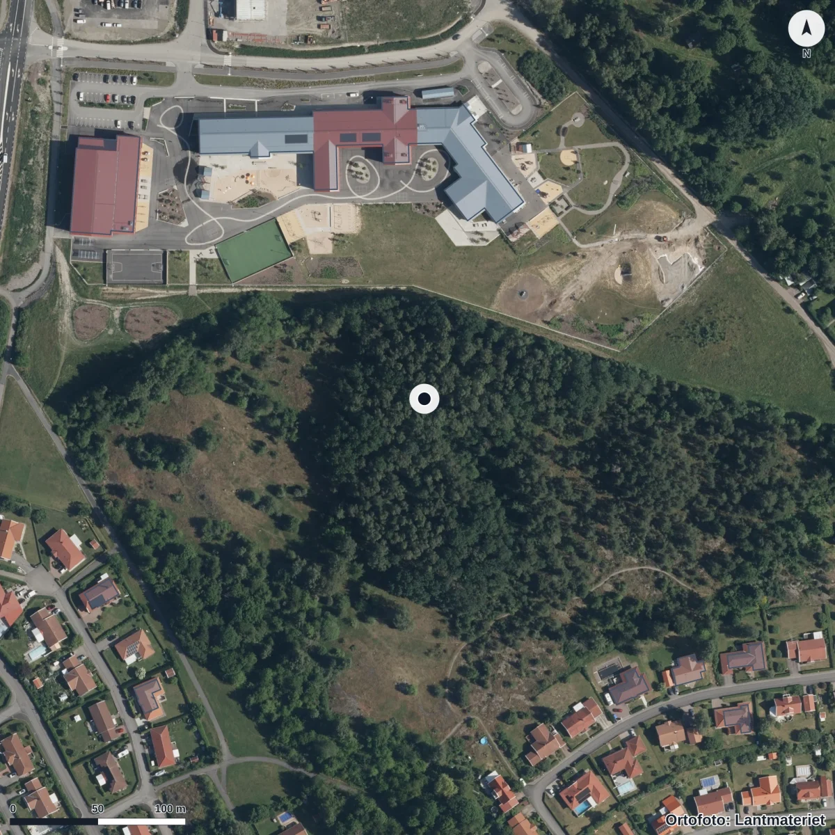 Flygbild över Kungsängsskolan, ortofoto från Lantmäteriet