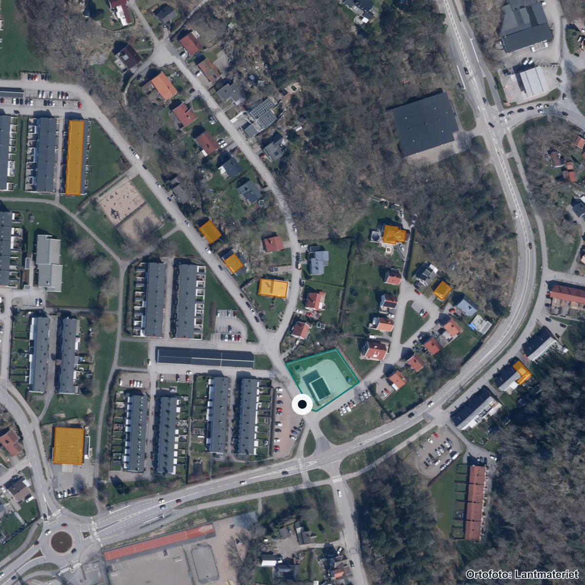 Flygbild över AU Utbildning AB - SFI Vara, ortofoto från Lantmäteriet