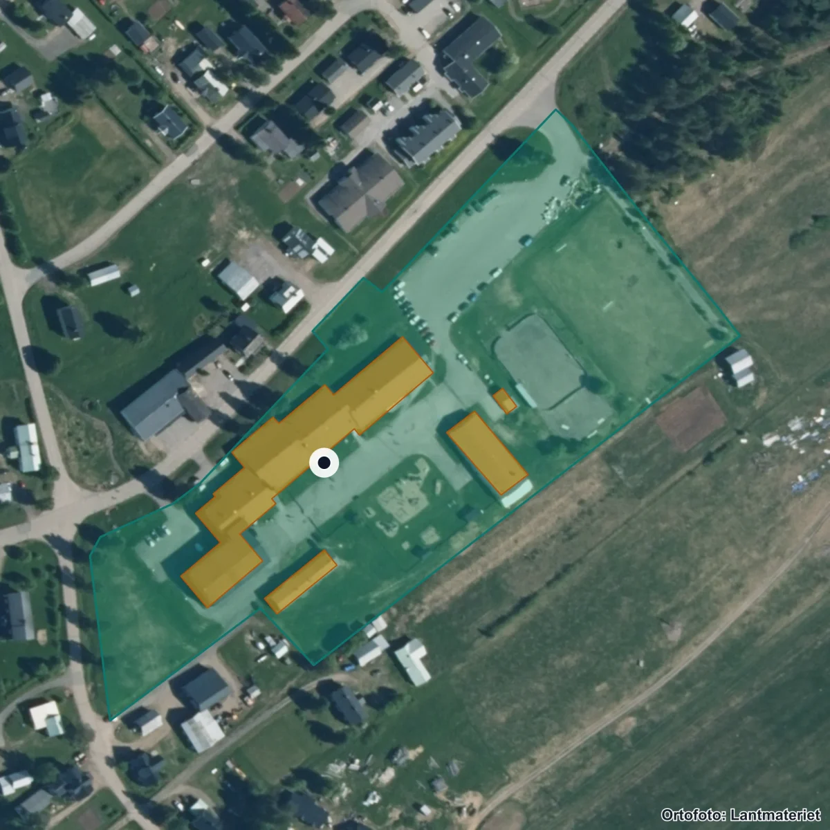 Flygbild över Tärendö Centralskola, ortofoto från Lantmäteriet