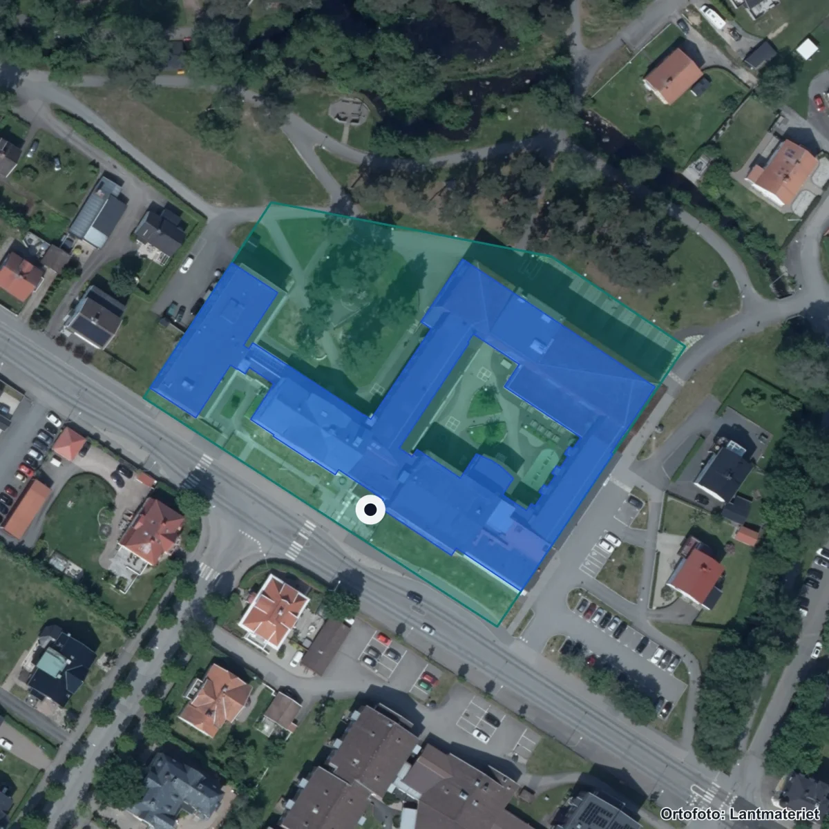 Flygbild över Withalaskolan, ortofoto från Lantmäteriet