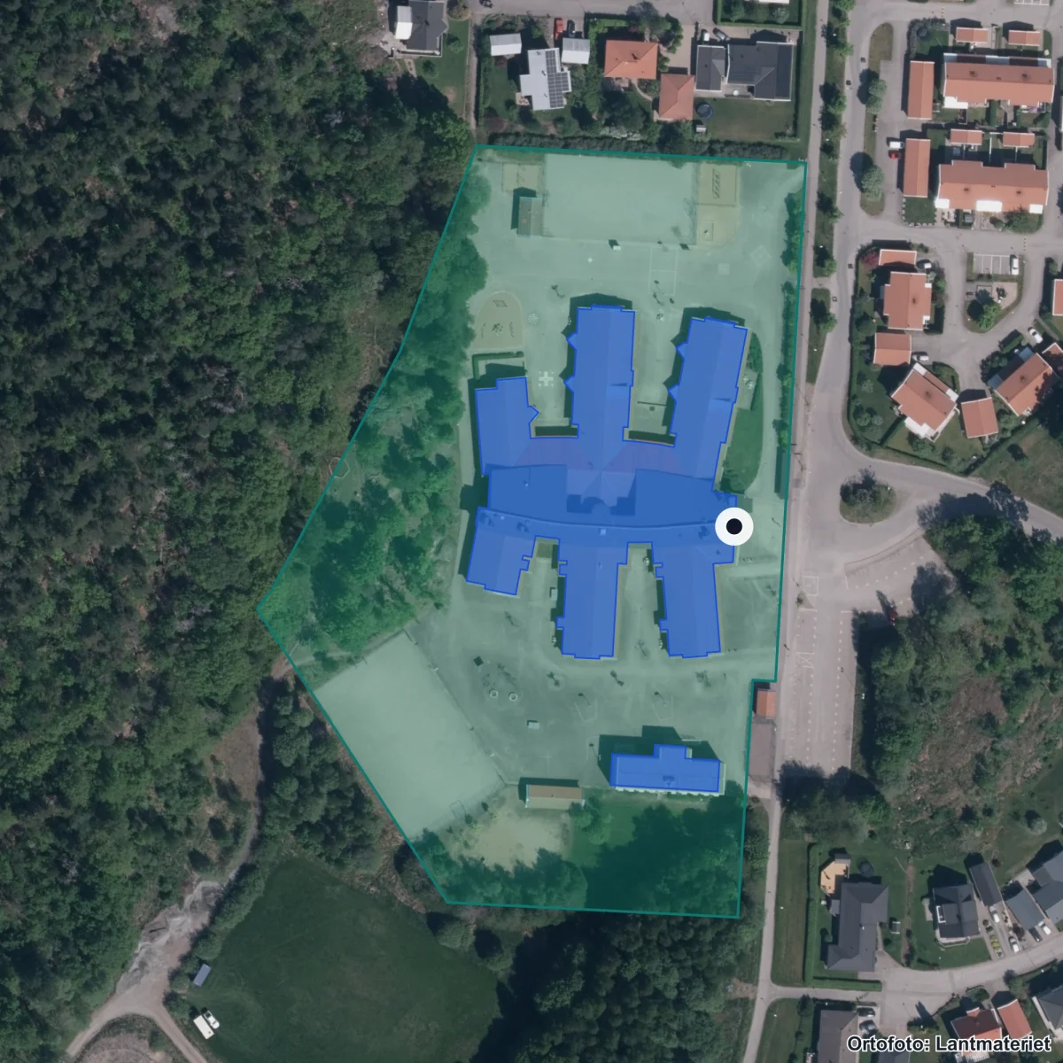 Flygbild över Paradisskolan, ortofoto från Lantmäteriet