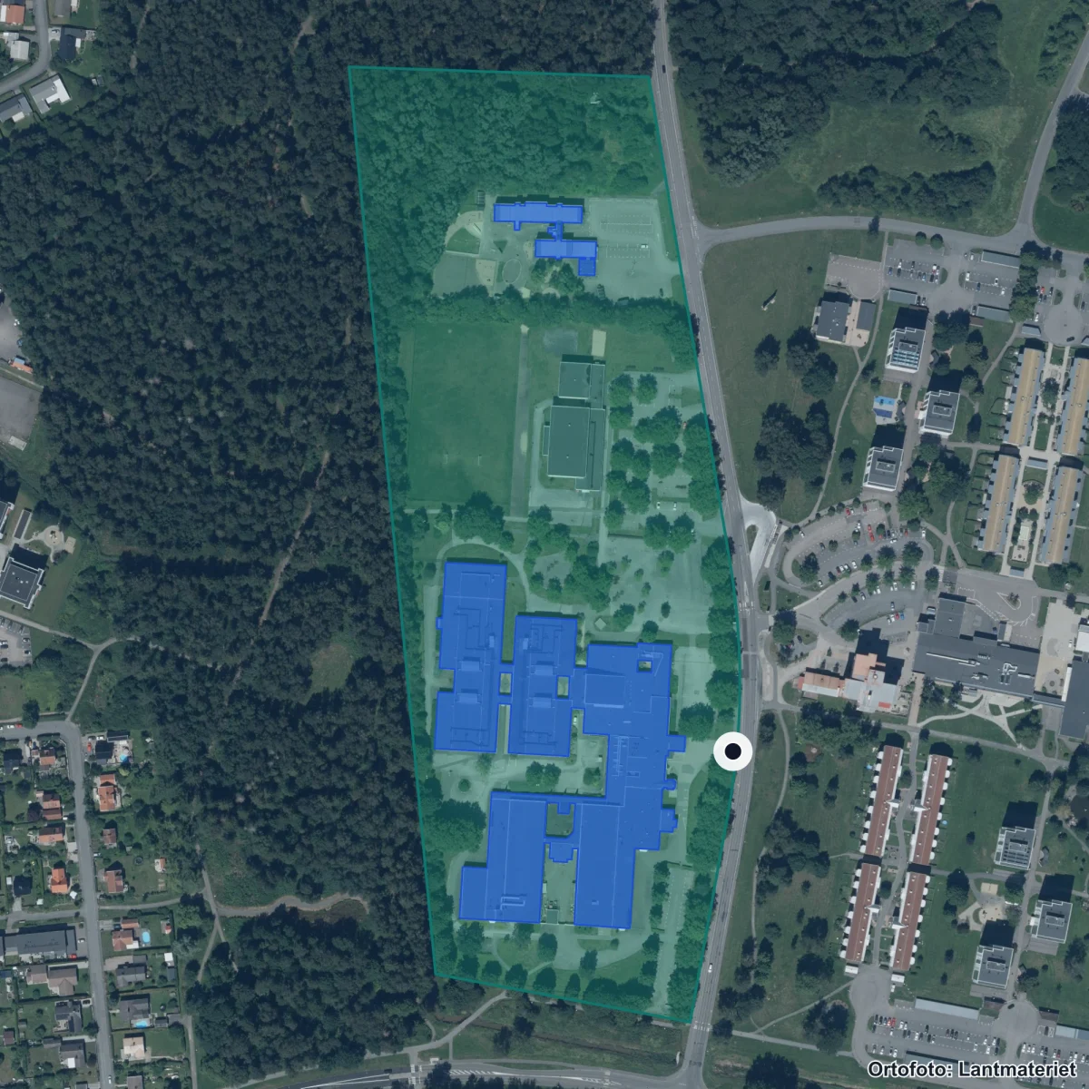Flygbild över Österänggymnasiet, ortofoto från Lantmäteriet