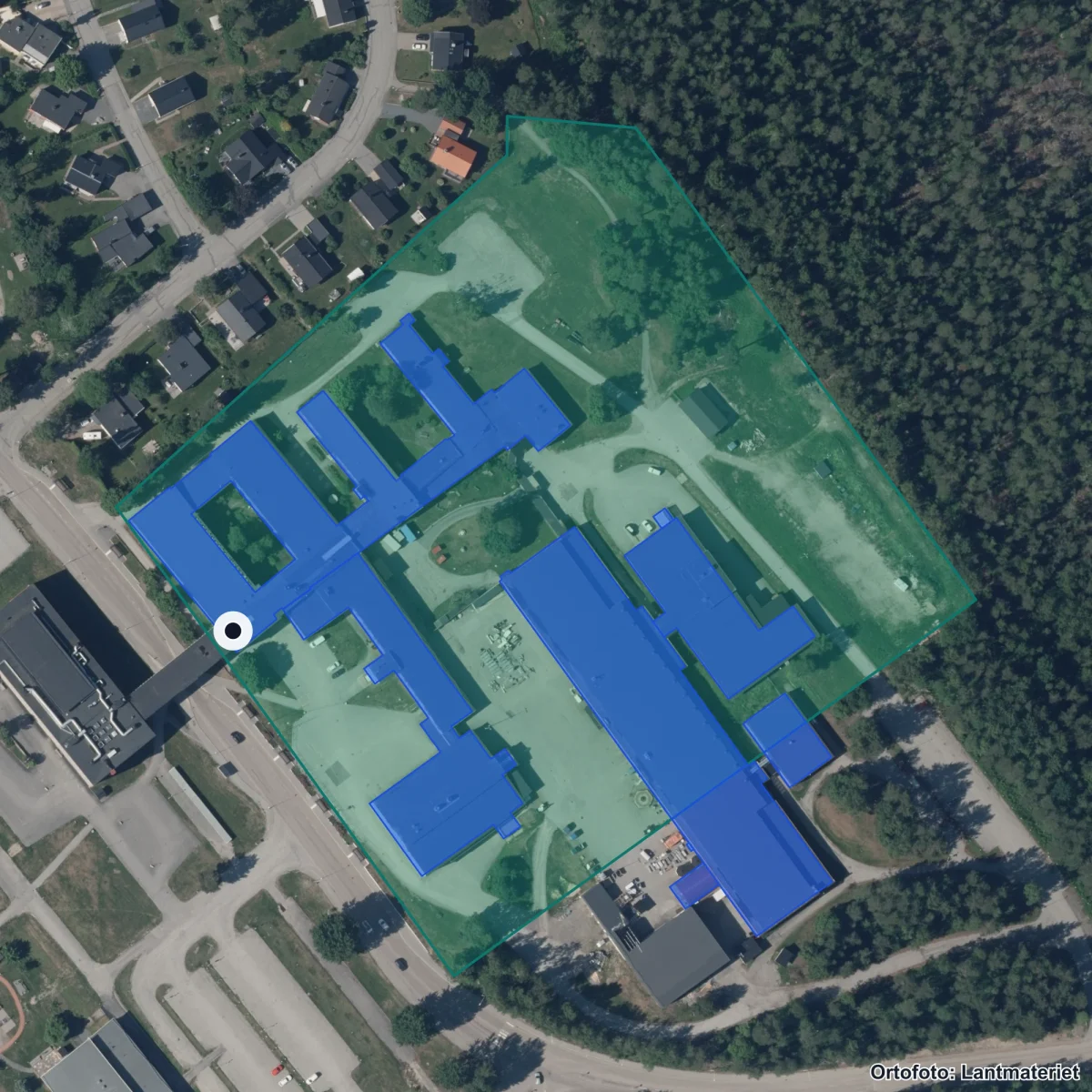 Flygbild över Örnsköldsviks Gymnasium, ortofoto från Lantmäteriet