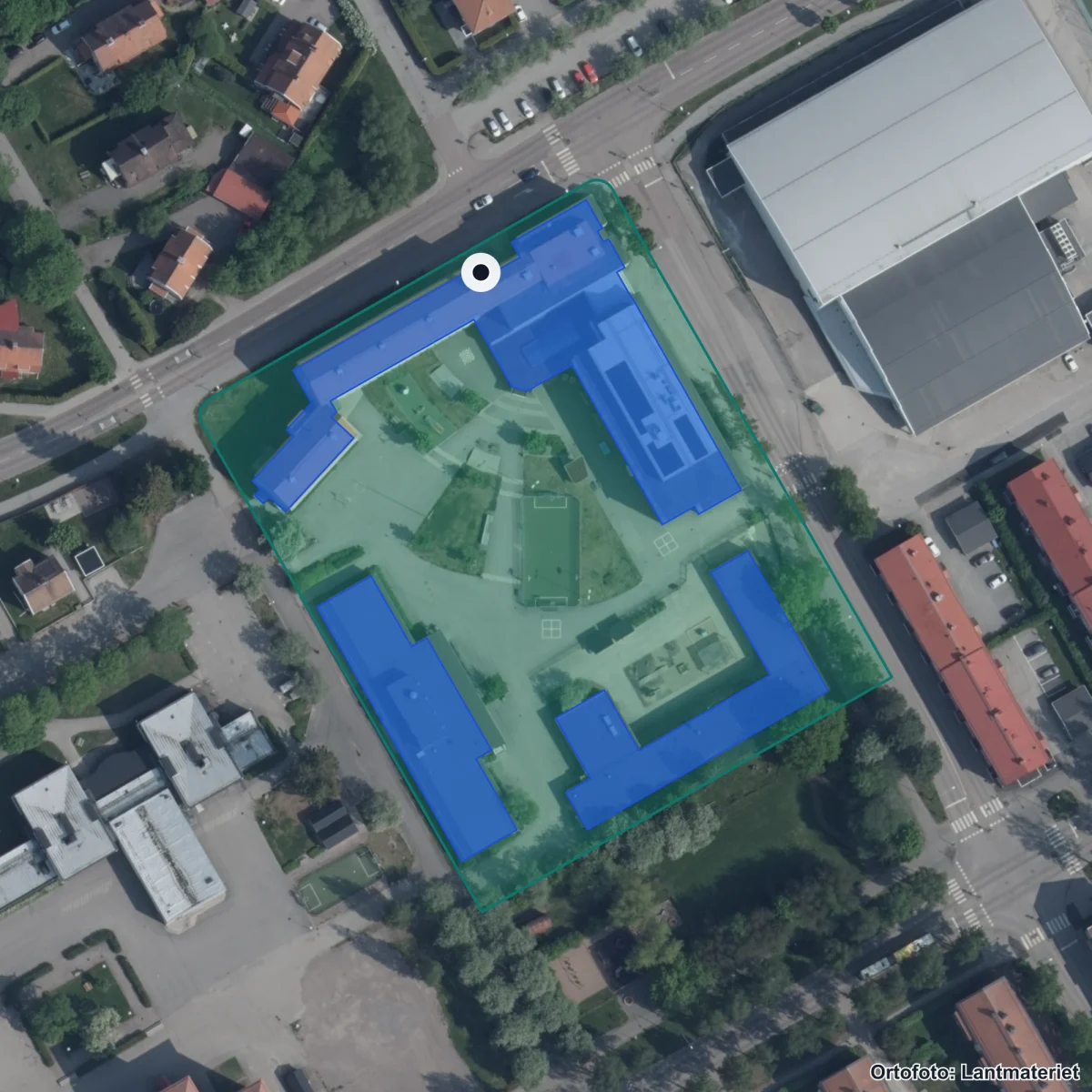 Flygbild över Nynässkolan, ortofoto från Lantmäteriet
