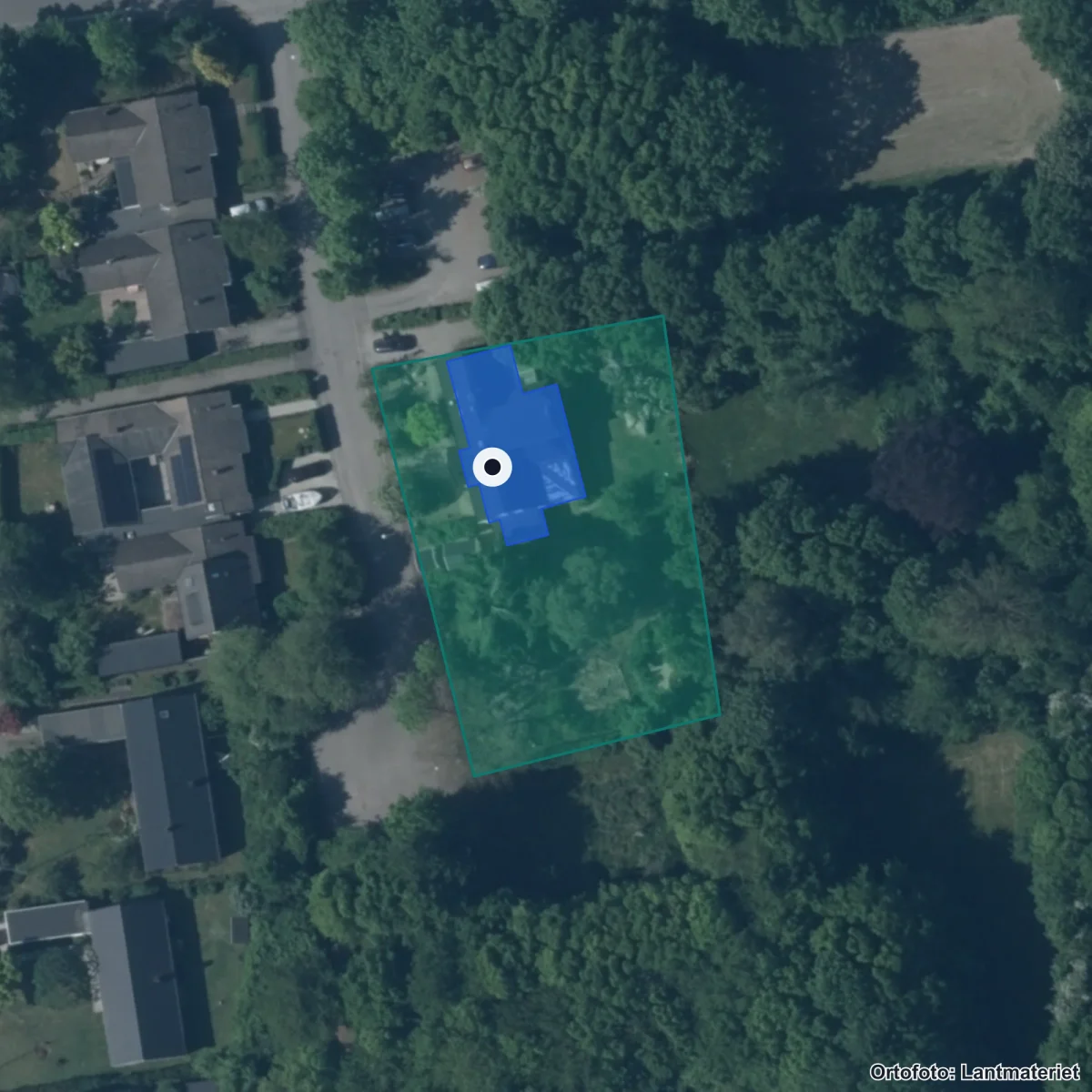 Flygbild över Waldorfbarnträdgården Solvinden, ortofoto från Lantmäteriet