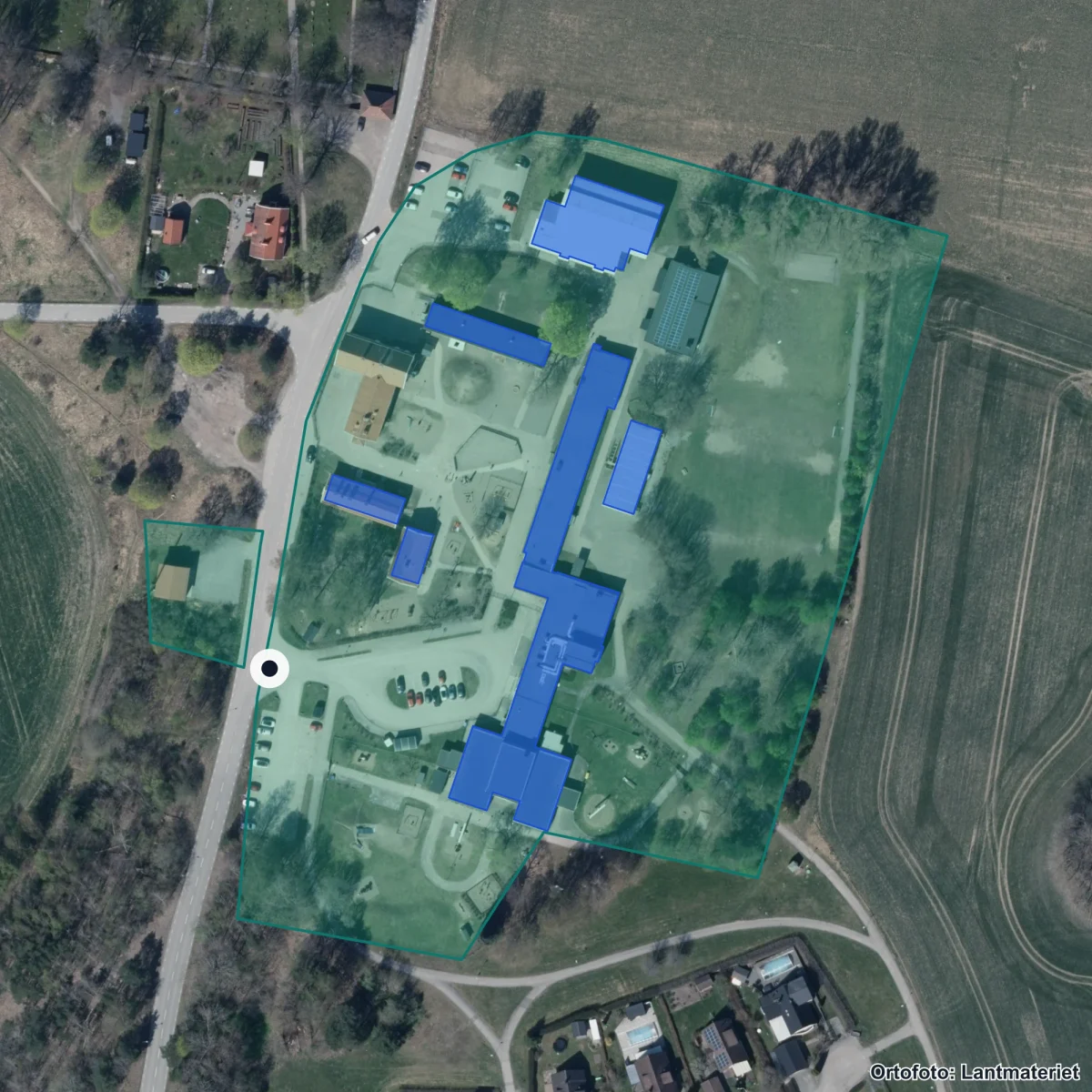 Flygbild över Kjula skola, ortofoto från Lantmäteriet