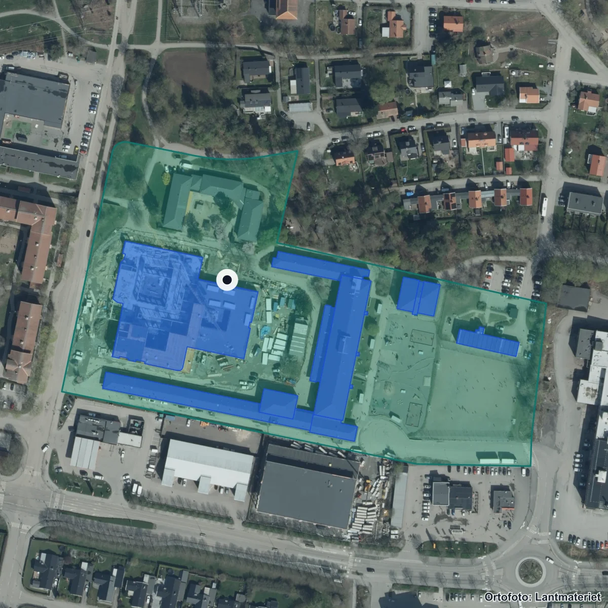 Flygbild över Enöglaskolan, ortofoto från Lantmäteriet