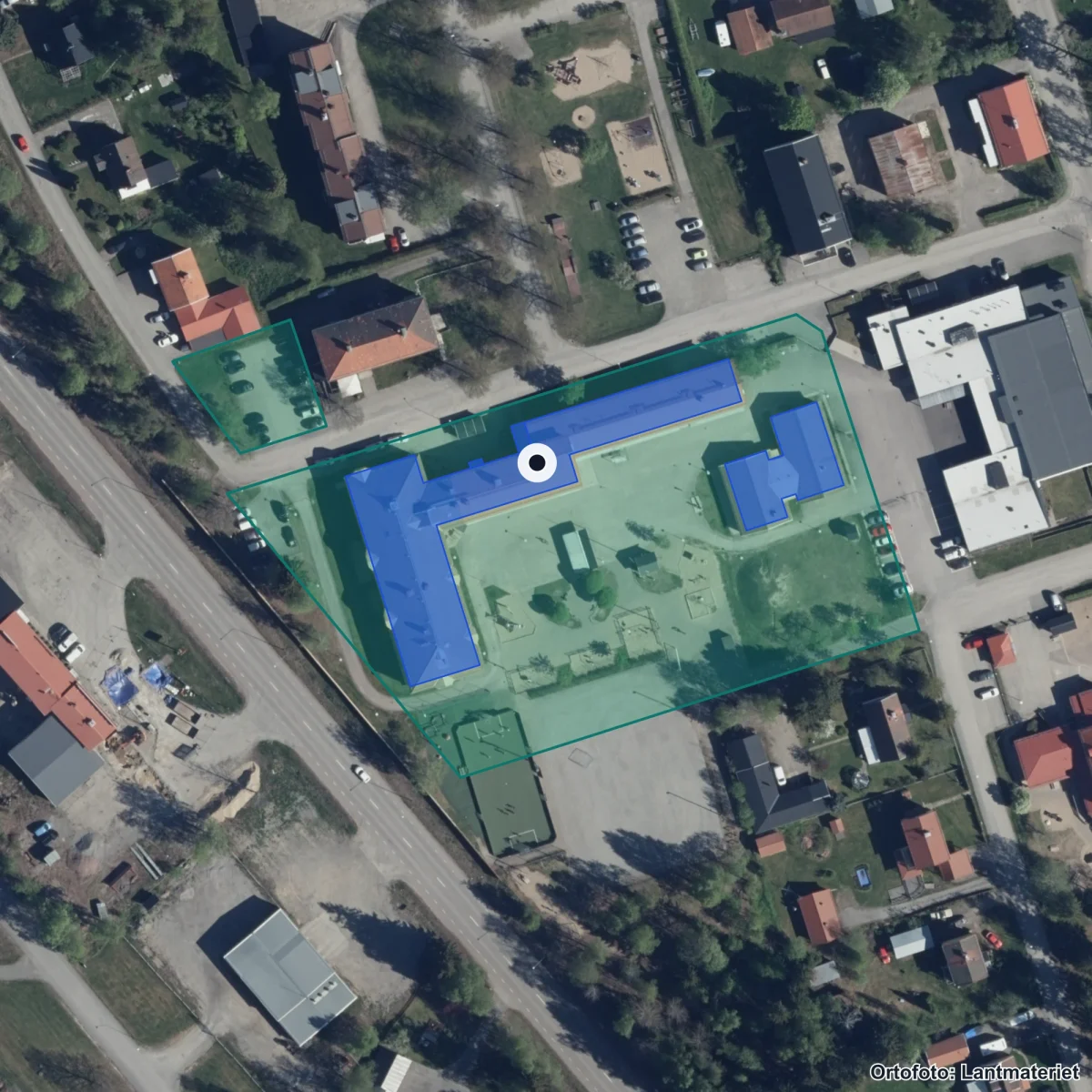 Flygbild över Kilafors skola, ortofoto från Lantmäteriet