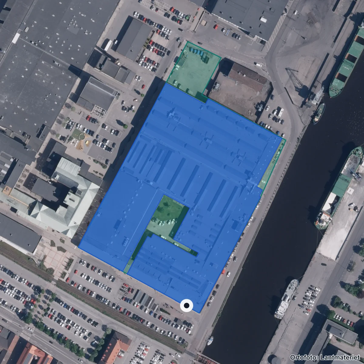 Flygbild över Campus Lidköping, komvux, ortofoto från Lantmäteriet