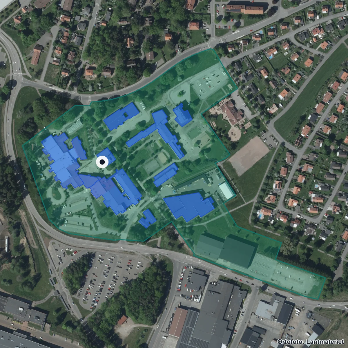 Flygbild över Gymnasium Skövde, ortofoto från Lantmäteriet