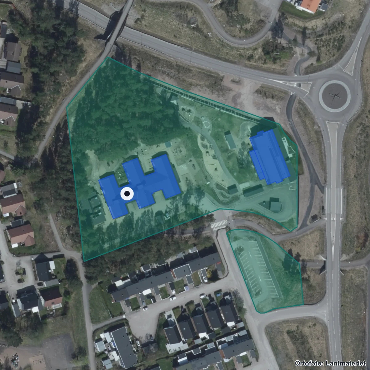 Flygbild över Stockfallets skola, ortofoto från Lantmäteriet