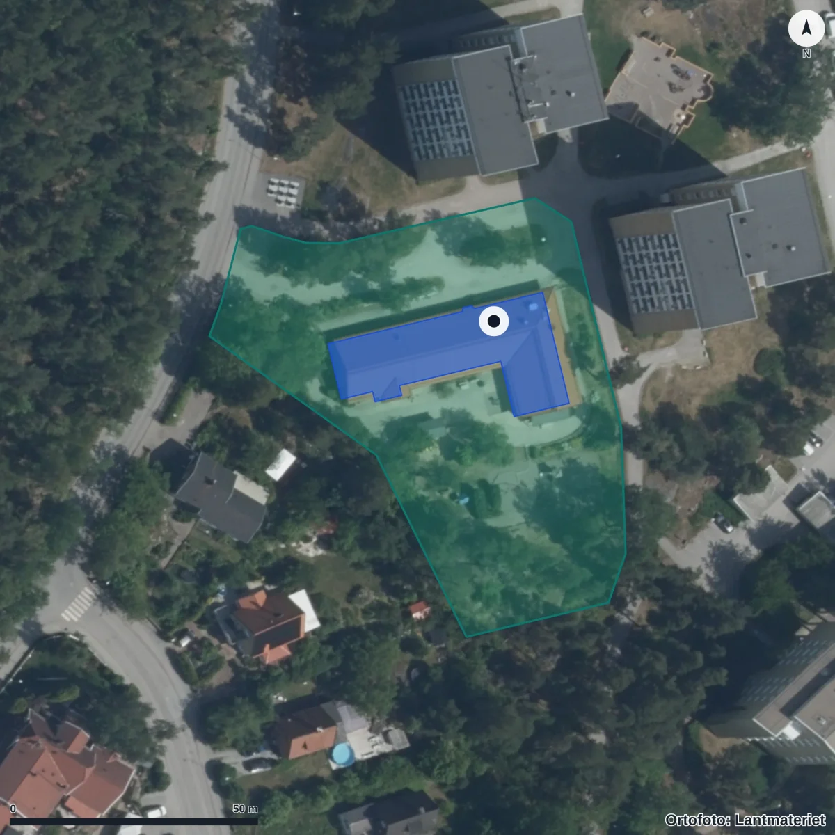 Flygbild över Bergshöjdens skola, ortofoto från Lantmäteriet