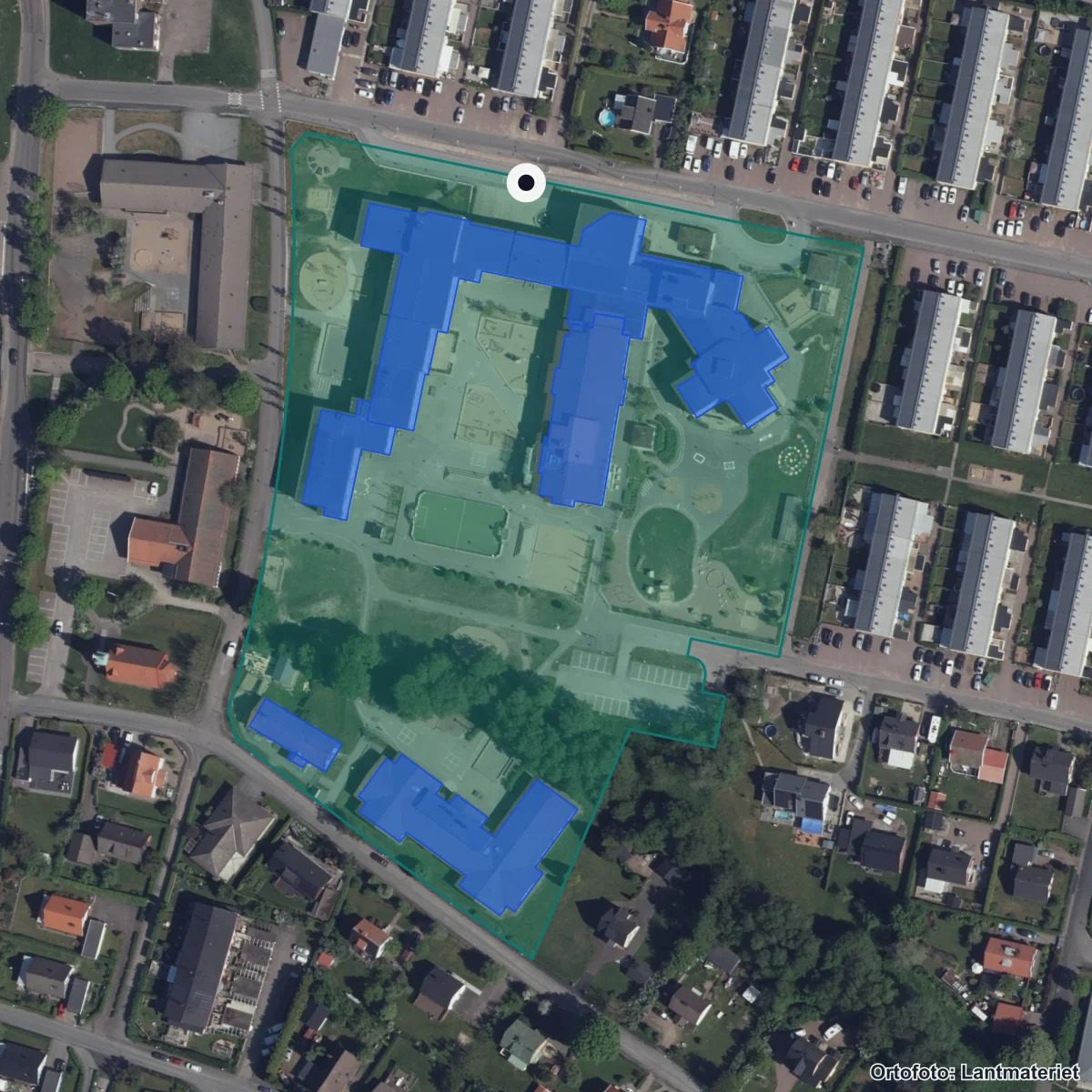 Flygbild över Kärraskolan, ortofoto från Lantmäteriet