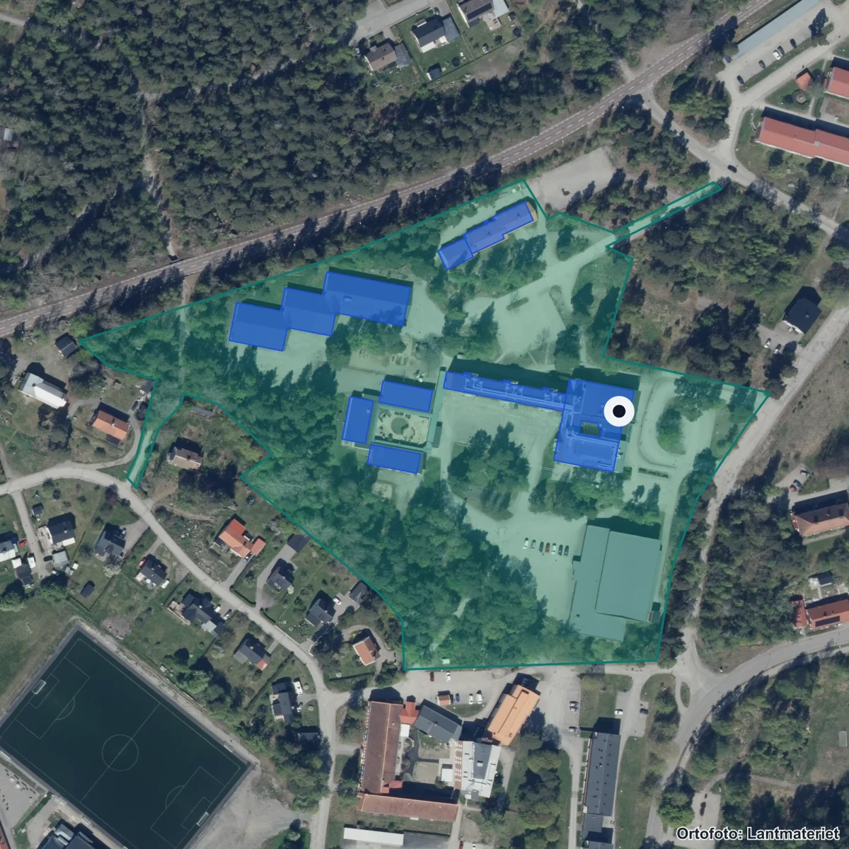 Flygbild över Stenbergaskolan, ortofoto från Lantmäteriet