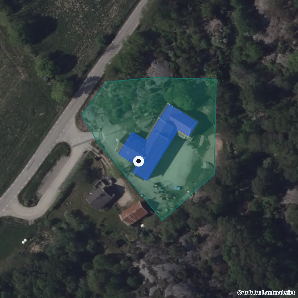 Flygbild över Stensbo skola ideell förening, ortofoto från Lantmäteriet