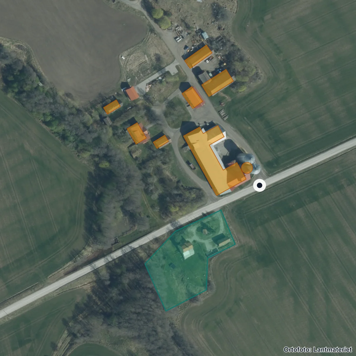 Flygbild över Härnevi förskola ekonomisk förening, ortofoto från Lantmäteriet