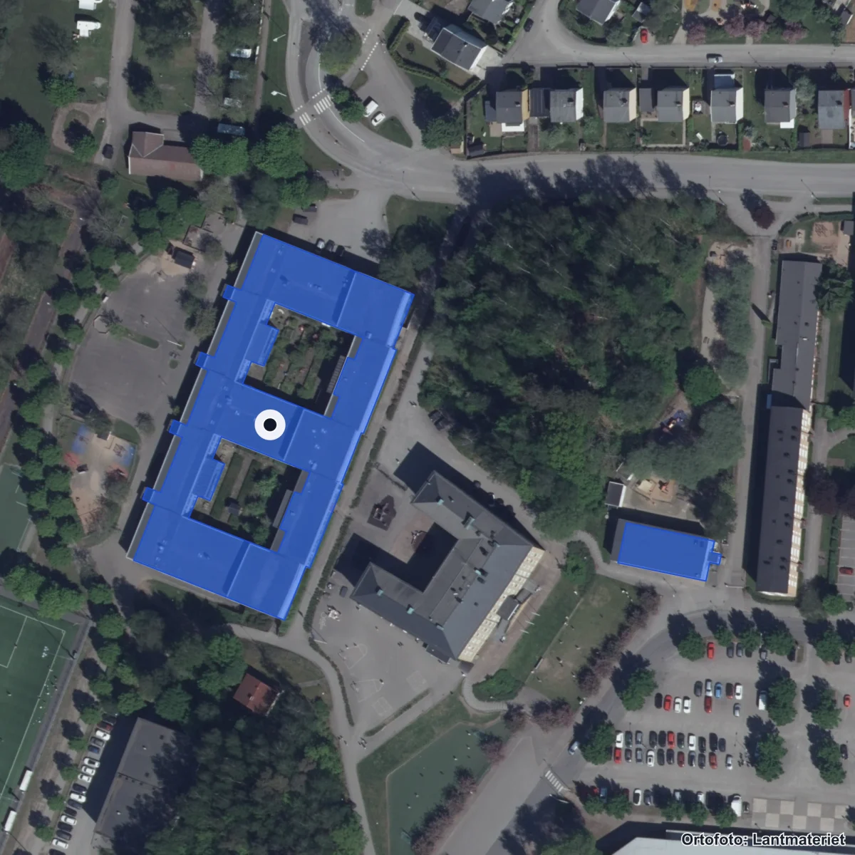 Aerial view of Anpassad grundskola Erikslund, orthophoto from Lantmäteriet