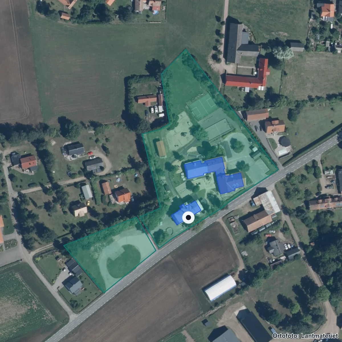 Flygbild över Kiaby skola, ortofoto från Lantmäteriet