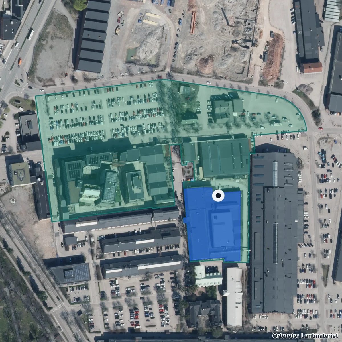 Flygbild över Hahrska gymnasiet, ortofoto från Lantmäteriet