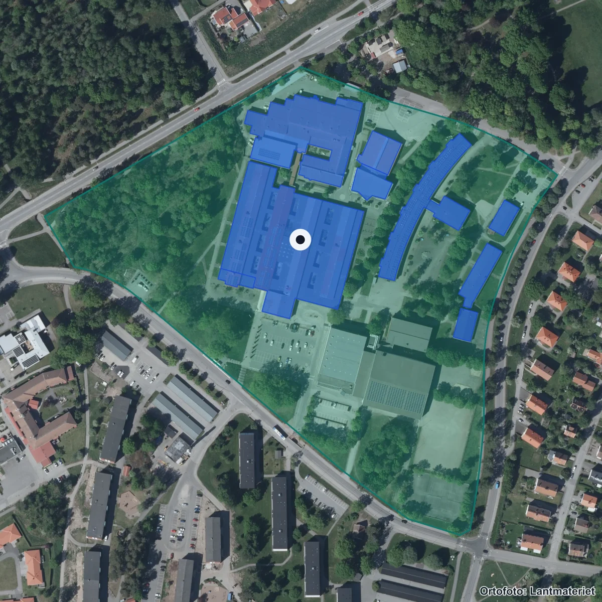 Flygbild över Vadsboskolan, ortofoto från Lantmäteriet