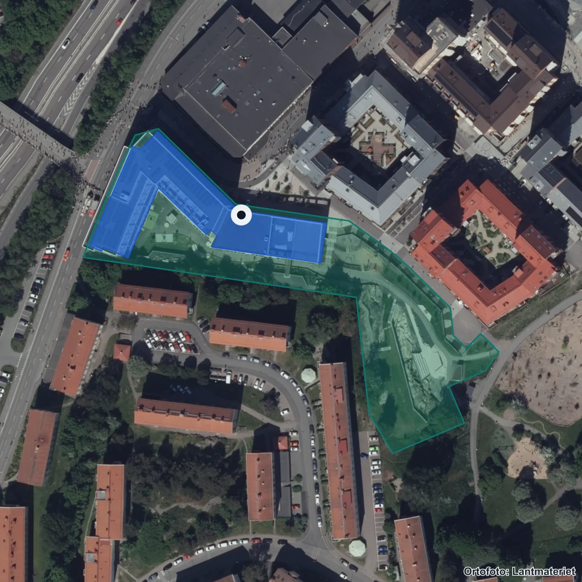 Flygbild över Sandarnaskolan, ortofoto från Lantmäteriet