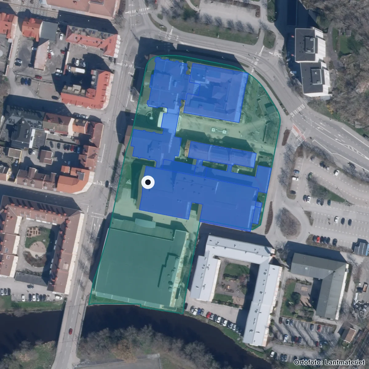 Flygbild över Uddevalla Gymnasieskola, ortofoto från Lantmäteriet