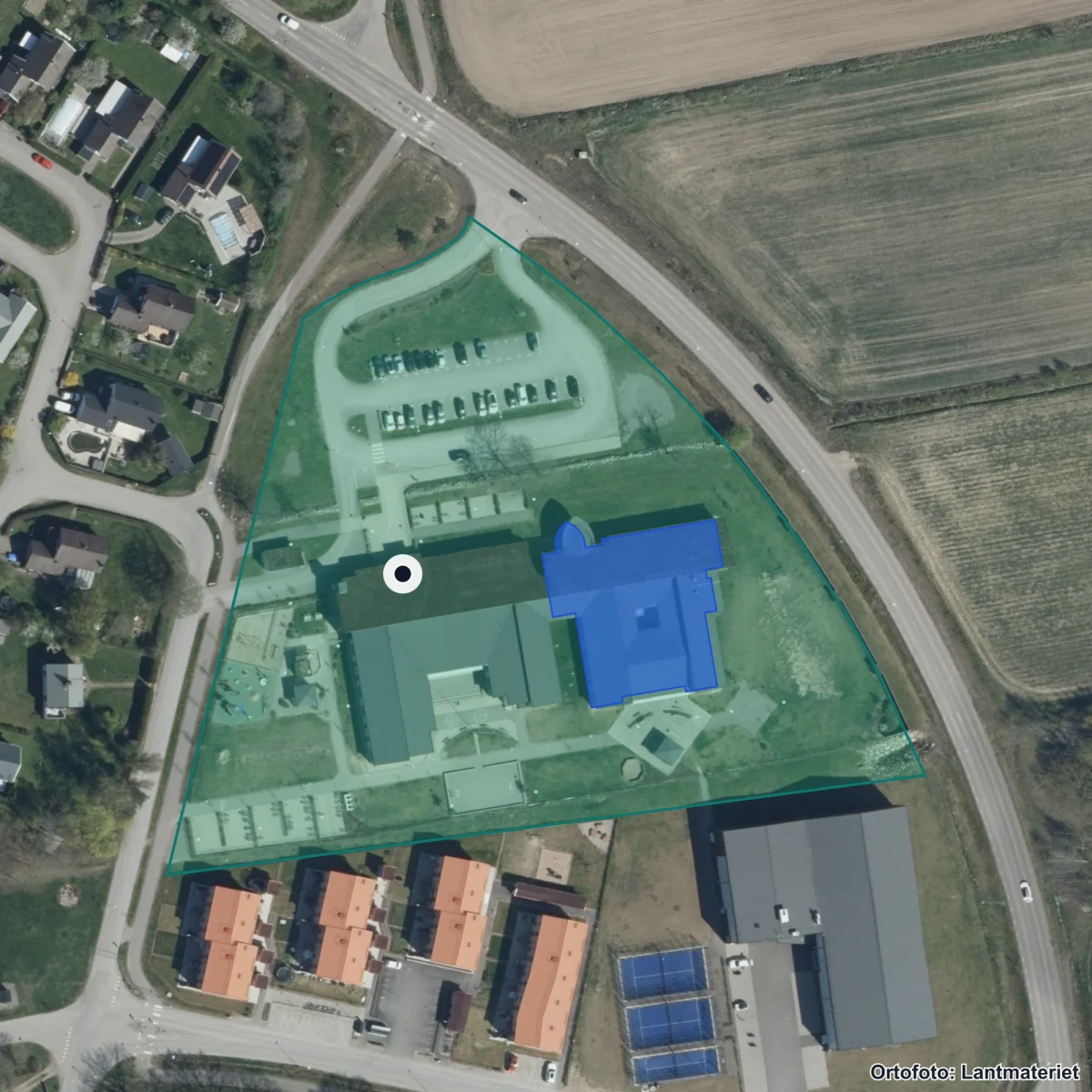 Flygbild över Östra skolan, ortofoto från Lantmäteriet