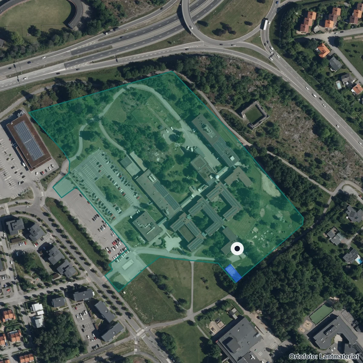 Flygbild över I Ur och Skurskolan Skattkammarön, ortofoto från Lantmäteriet