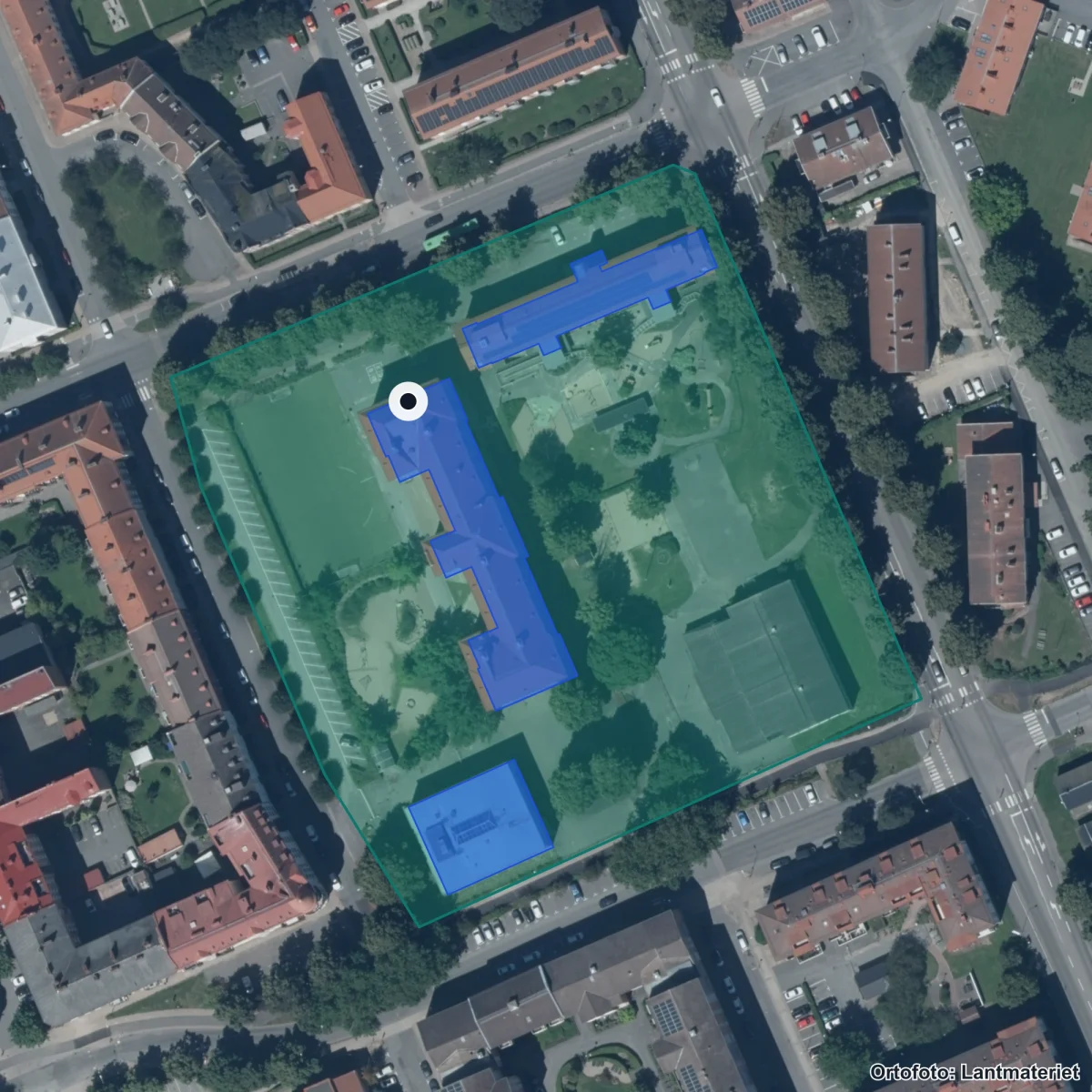 Flygbild över Centralskolan, ortofoto från Lantmäteriet
