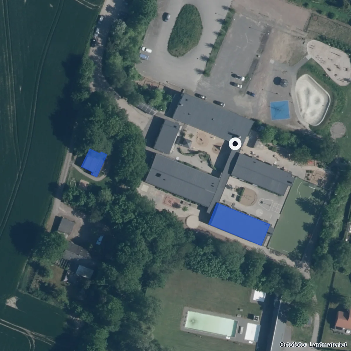 Flygbild över Glumslövs skola, ortofoto från Lantmäteriet