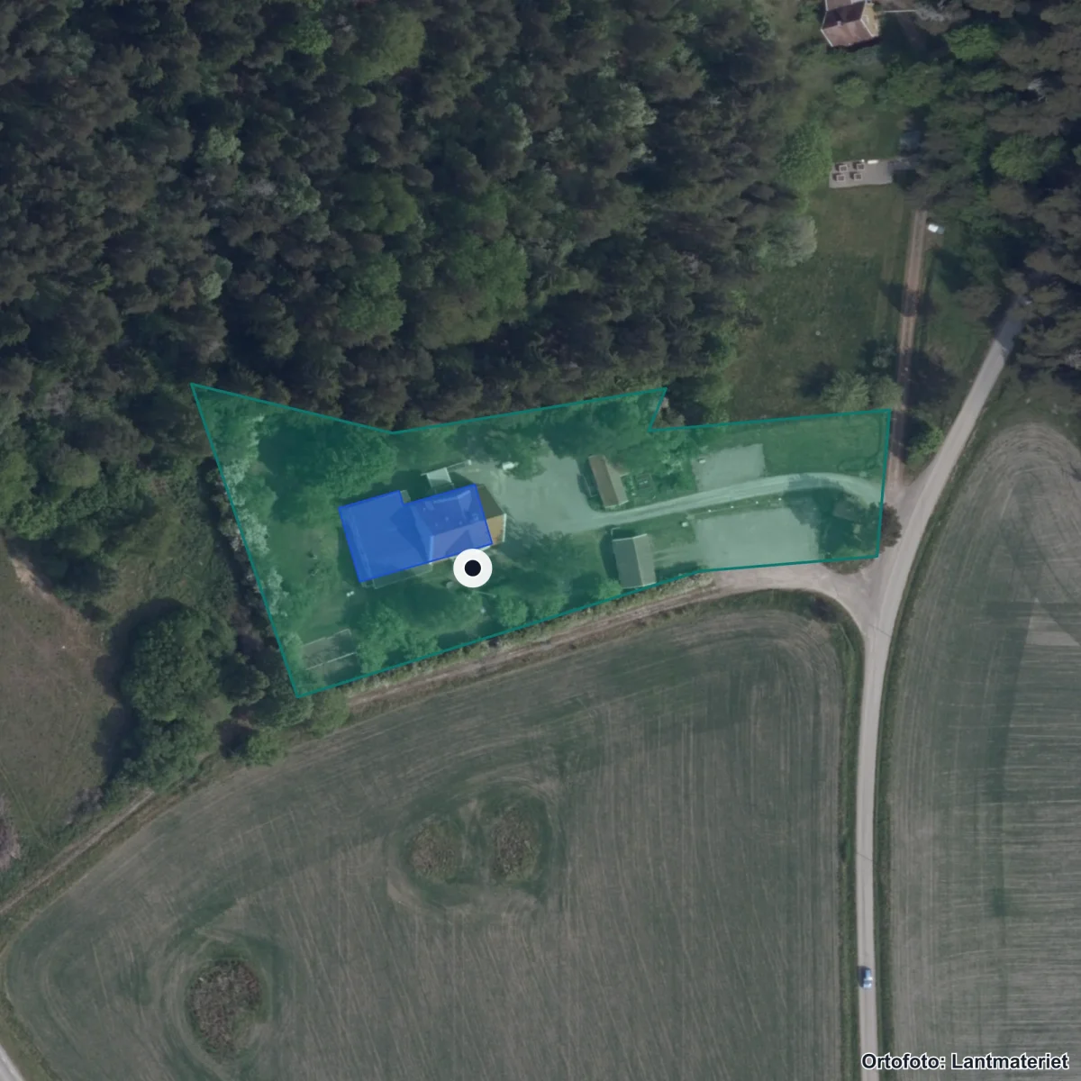 Flygbild över Ekgårdens anpassade gymnasium, ortofoto från Lantmäteriet