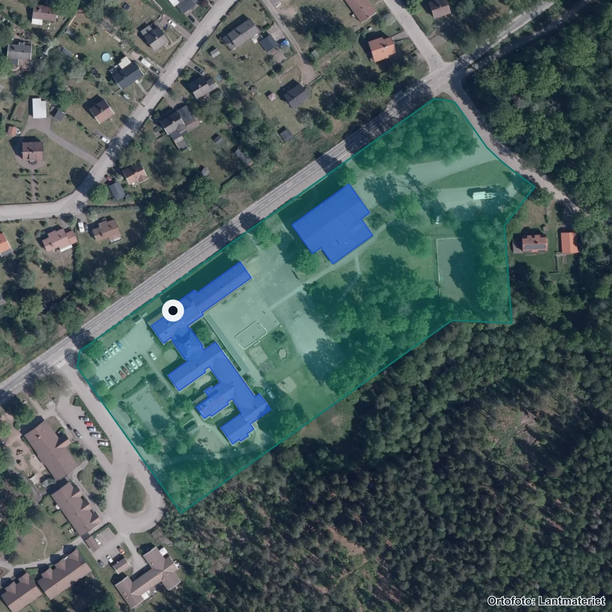 Flygbild över Orrefors skola, ortofoto från Lantmäteriet