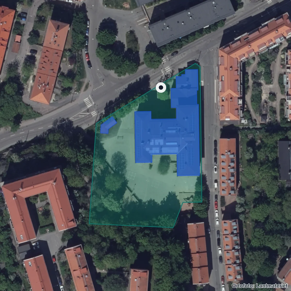 Flygbild över Fjällskolan, ortofoto från Lantmäteriet